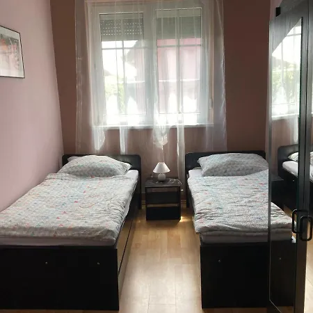 Eva Apartmanhaz * Balatonlelle