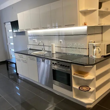 Eva Apartmanhaz * Balatonlelle