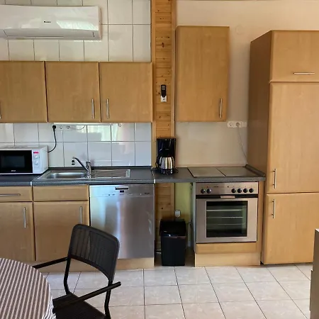 شقة Eva Apartmanhaz بالاتوليلّي