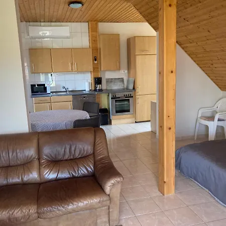 Eva Apartmanhaz *