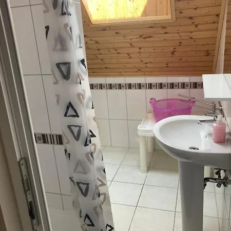 Eva Apartmanhaz *