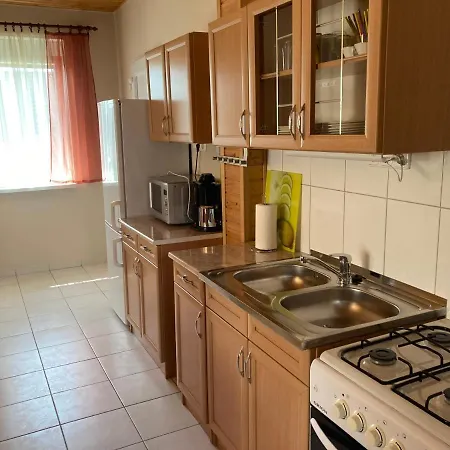 Eva Apartmanhaz *