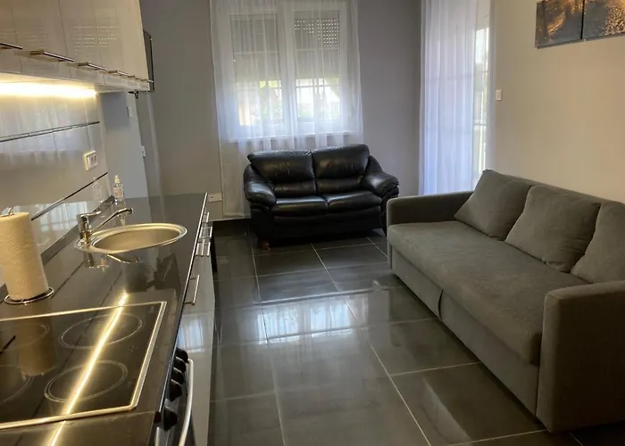 Eva Apartmanhaz Апартаменты Балатонлелле