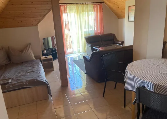 Eva Apartmanhaz *
