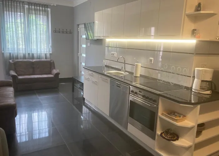 Eva Apartmanhaz Lejlighed *